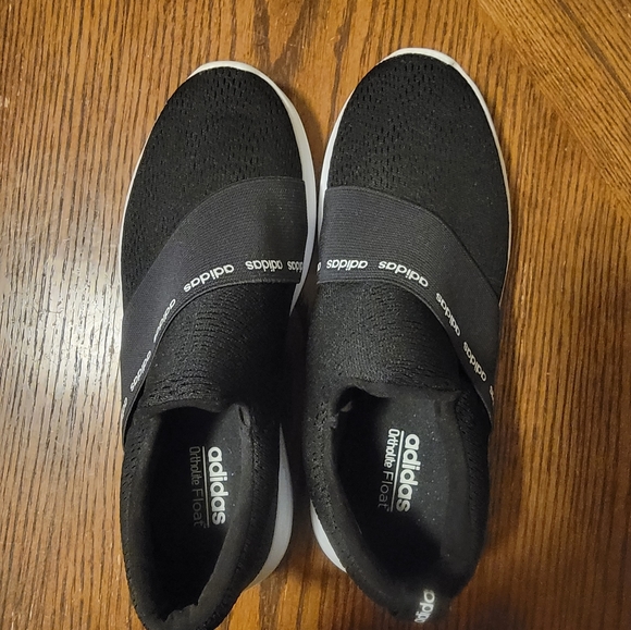 Women Adidas slip ons - Picture 2 of 4